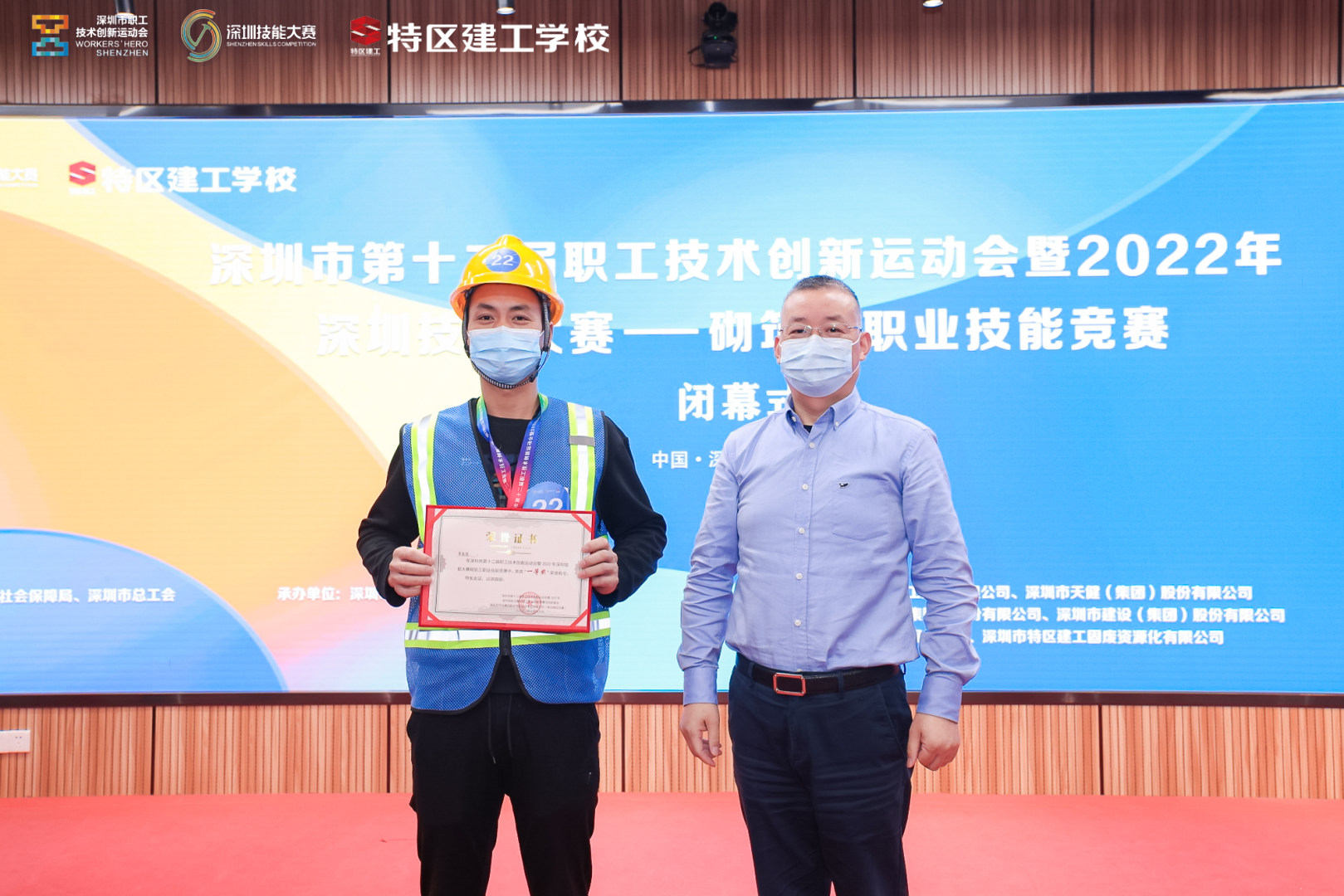 合影 (2).jpg 合影 (2).jpg