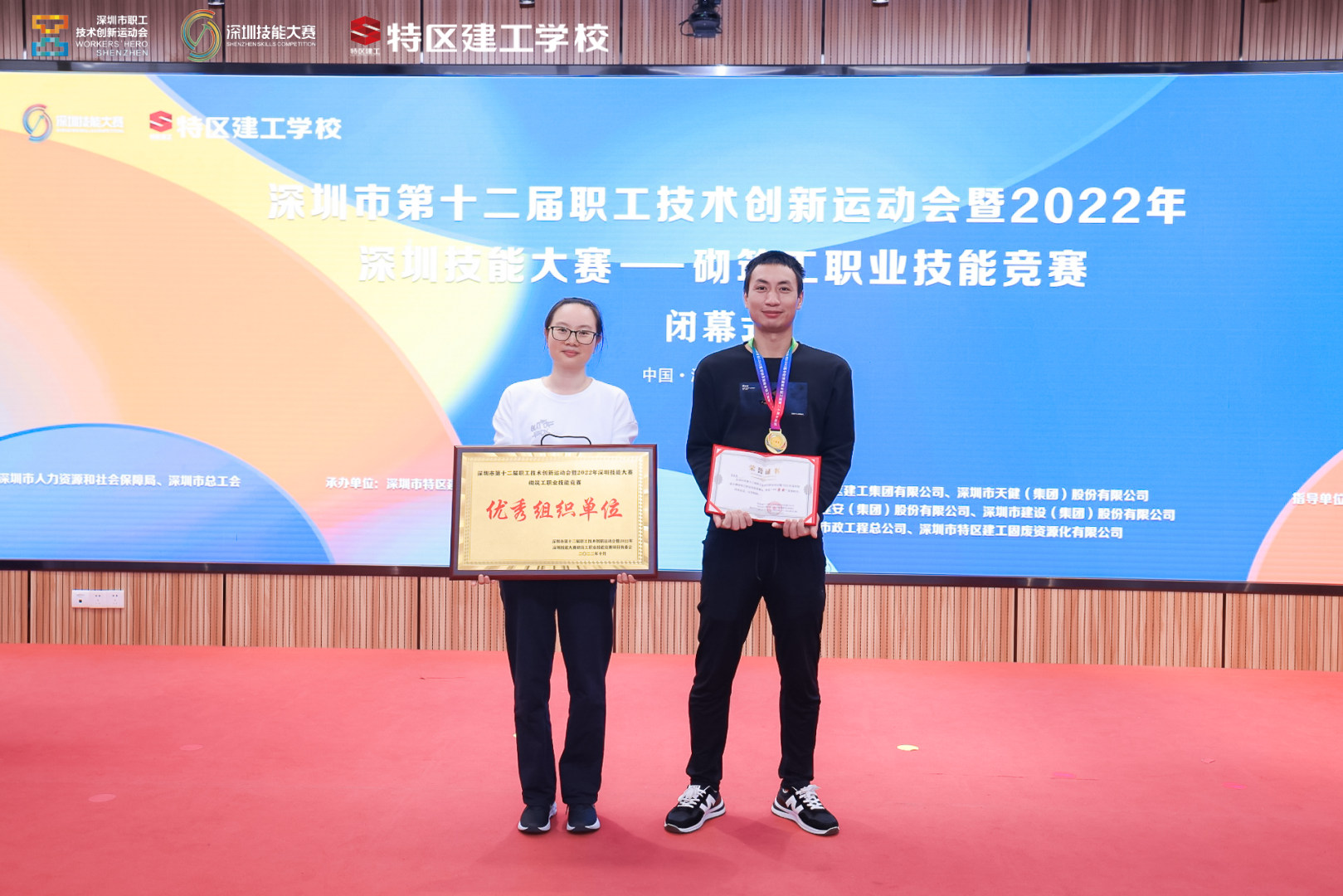 合影 (3).jpg 合影 (3).jpg